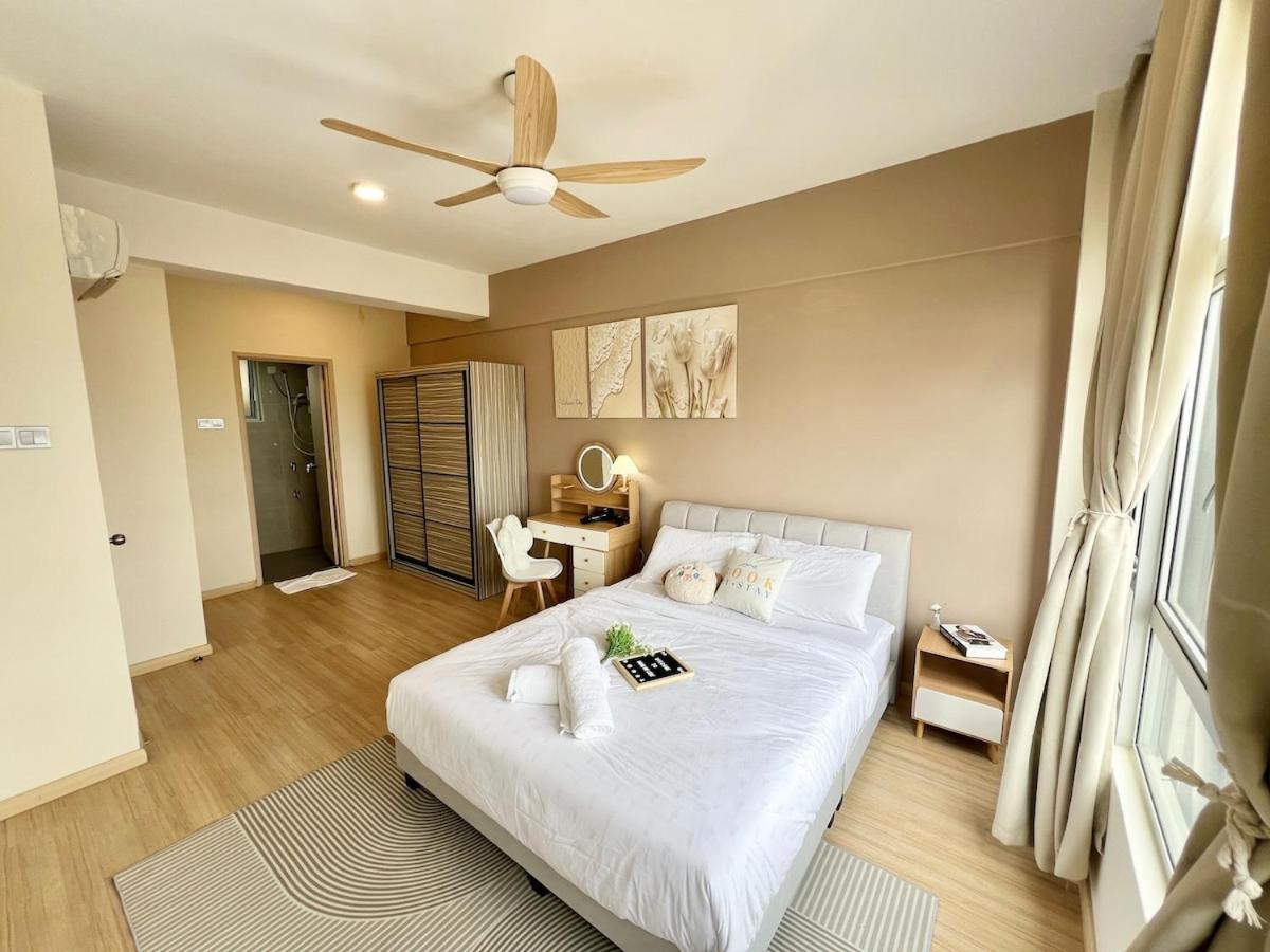Pangsapuri Perling Muji 3 Bedrooms 6 Pax Paradigm Mall