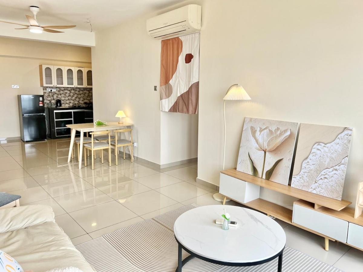Perling Muji 3 Bedrooms 6 Pax Paradigm Mall Pangsapuri *
